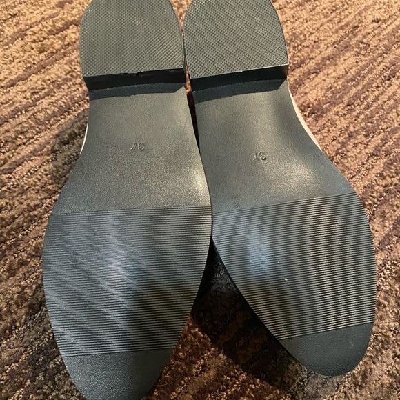 Women’s Classic Loafers - Picture 4 of 6